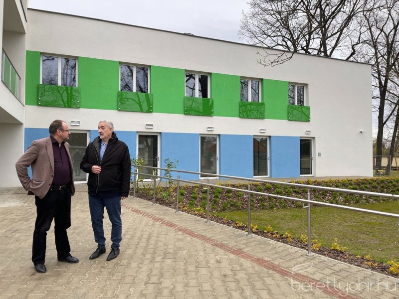 ne_elj_uveghazban 32